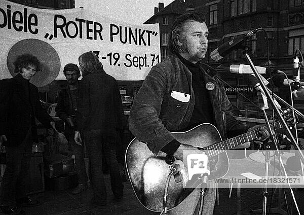 The Red Dot Workers' Festival  an event of left-wing groups on 18. 9. 1971 in Hanover  became a meeting of opponents of public transport fare increases and friends of the music scene. Dierich Kittner Singer and cabaret artist  Germany  Europe