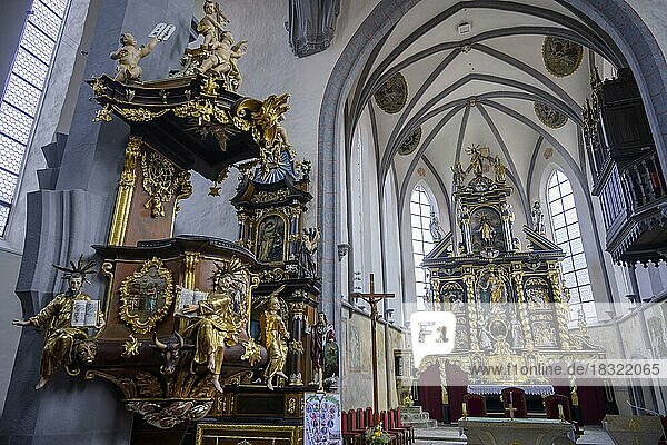 Baroque pulpit and altar in the Church of St. James  Prachatice  Jiho?eský kraj  Czech Republic  Europe