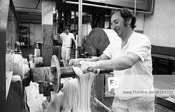 Arbeitsplaetze in einer Schokoladenfabrik der Coop-Gruppe 9.7.1974 in Dortmund  Deutschland  Europa