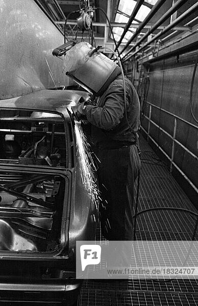 Handarbeit in der Autoindustrie  wie hier bei Opel in Bochum im Jahre 1970  war noch dominierend gegenüber der Automation  Deutschland  Europa