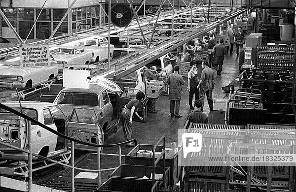 Handarbeit in der Autoindustrie  wie hier bei Opel in Bochum im Jahre 1970  war noch dominierend gegenüber der Automation  Deutschland  Europa