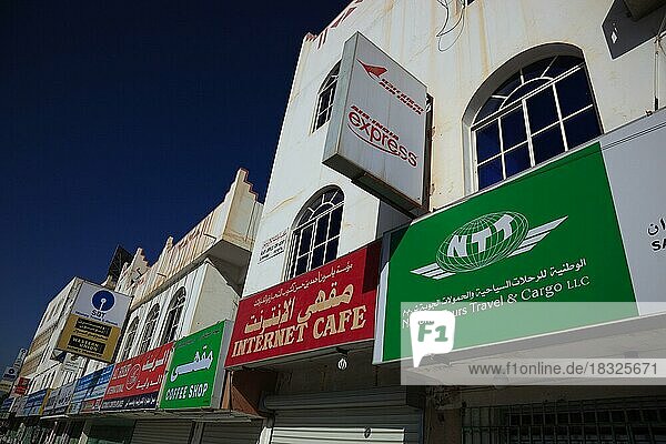 Innenstadt von Salalah  Oman  Werbeschilder  Internet-Cafe  Asien