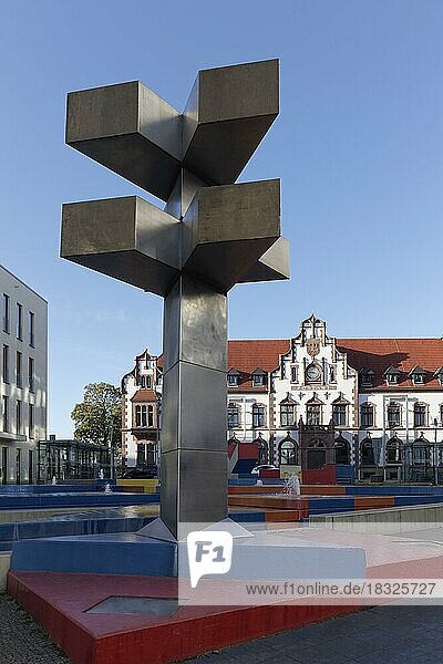 Hayek Brunnen und Kunstmuseum Alte Post  Synagogenplatz  Mülheim an der Ruhr  Ruhrgebiet  Nordrhein-Westfalen  Deutschland  Europa