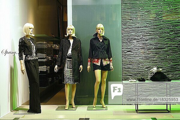 Schaufenster  Mode  Trends  Einkauf  Einzelhandel  Wäsche  Kleidung  Textilindustrie
