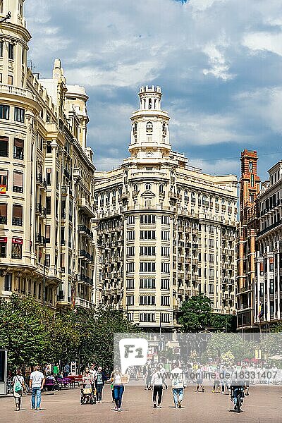 Architektur und Gebäude auf der Plaza del Ayuntamiento  Valencia  Spanien  Europa