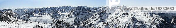 Stubaier Alpen  Alpenpanorama  Berge im Winter  Sellraintal  Kühtai  Tirol  Österreich  Europa