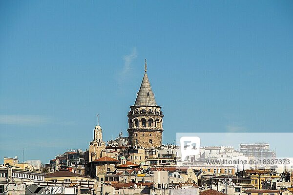 Blick auf den Galata-Turm aus byzantinischer Zeit in Istanbul