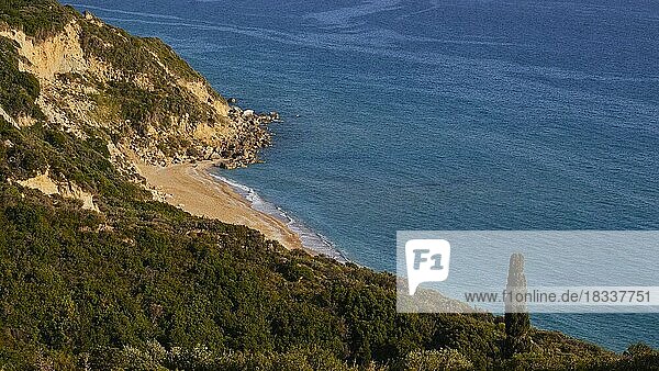 Koroni Beach  einsamer Strand  Norden der Insel  Steilküste  Insel Kefalonia  Ionische Inseln  Griechenland  Europa