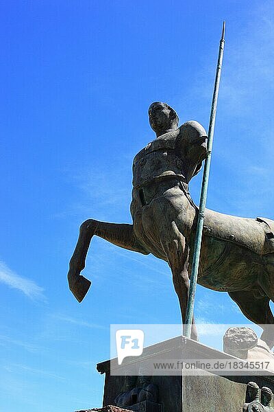 Statue von Centaur auf dem Gebiet des Forum  Kentaur  Mischwesen der griechischen Mythologie aus Pferd und Mensch  Pompeji  antike Stadt in Kampanien am Golf von Neapel  beim Ausbruch des Vesuvs im Jahr 79 n. Chr. verschüttet  Kampanien  Italien  Europa