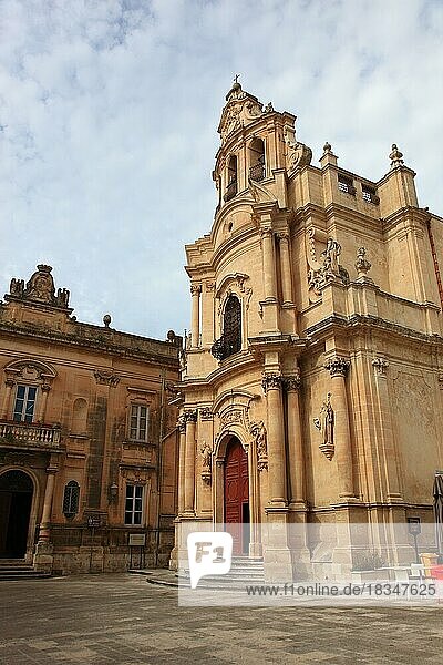 City of Ragusa  Church  Chiesa di San Guiseppe and the Town Hall in Piazza Pola in the late Baroque district of Ragusa Ibla  Unesco World Heritage Site  Sicily  Italy  Europe