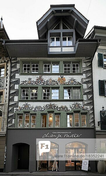 Changemaker Gebäude  Fassadengemälde  Luzern  Altstadt  Schweiz  Europa