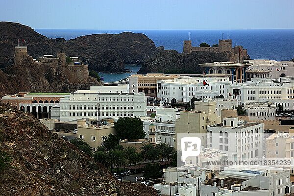 Blick auf die Altstadt von Muscat  Oman  Asien
