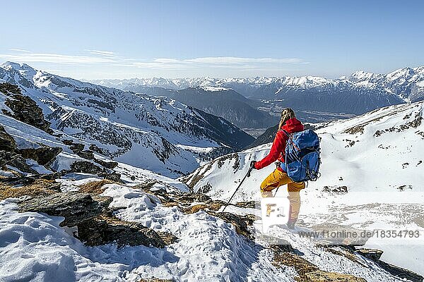 Ski tourers on the Mitterzeigerkogel  mountains in winter  Sellraintal  Kühtai  Tyrol  Austria  Europe