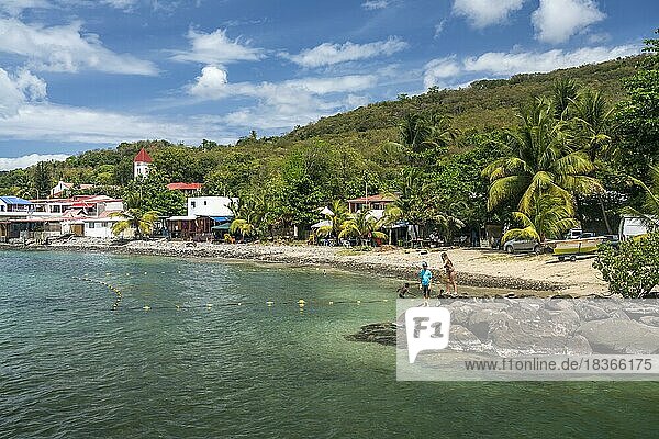 Das Dorf Deshaies im Norden von Basse-Terre  Guadeloupe  Frankreich  Nordamerika