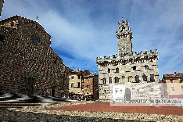 In der Altstadt von Montepulciano  Rathaus und Dom am Piazza Grande  Toskana  Italien  Europa
