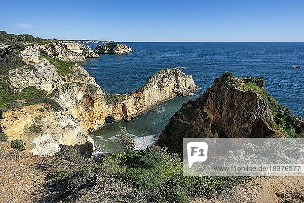 Praia João de Arens  rocks and cliffs  steep coast in the Algarve  Portugal  Europe