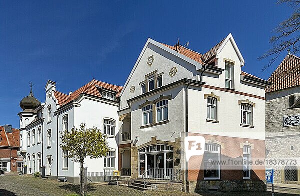 Weißes Haus und Haus Wübbeling  Wohn- und Geschäftshäuser  Reken  Münsterland  Nordrhein-Westfalen  Deutschland  Europa