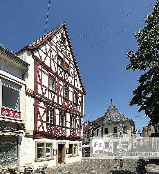 Haus zum Raben am Rossmarkt  Alzey  Rheinland-Pfalz  Deutschland  Europa