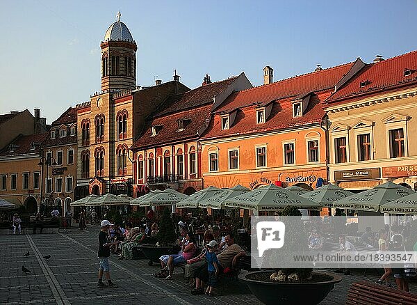 Spätmittelalterliche Bürgerhäuser in der Altstadt am Platz Piata Sfatului von Brasov  Kronstadt  Siebenbürgen  Rumänien  Europa
