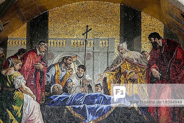 Mosaik der Frontfassade der Basilika di San Marco  Venedig  Venetien  Italien  Europa