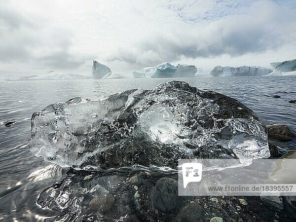 Chunks of ice floating in the Jökulsarlon glacier lagoon  Vatnajökull National Park  Hornafjörður  South Iceland  Iceland  Europe