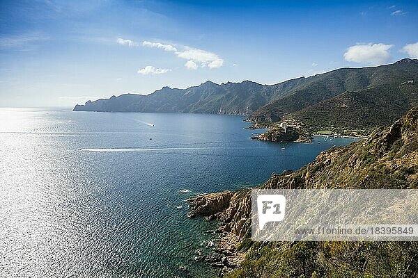 Felsenküste  Bucht von Girolata  Girolata  La Scandola  UNESCO Weltnaturerbe  Département Haute-Corse  Westküste  Korsika  Mittelmeer  Frankreich  Europa