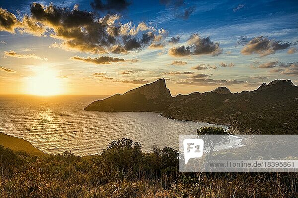 Sonnenuntergang  Capo Rosso  Piana  Département Haute-Corse  Westküste  Korsika  Mittelmeer  Frankreich  Europa