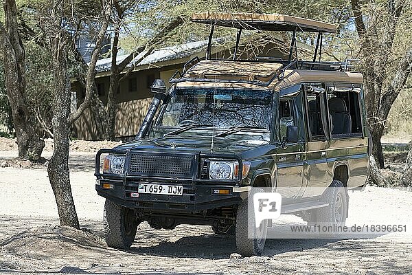 Geländewagen für Fotografen  4WD  Serengeti Nationalpark  Tansania  Afrika