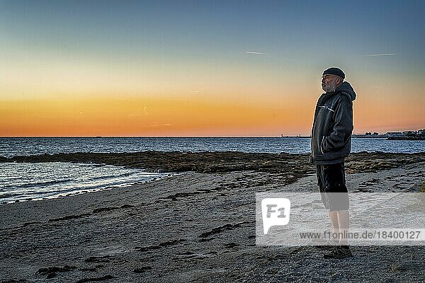 Old man standing on the coast of the Bay of Biscay  Quiberon  Finisterre  Brittany  Quiberon Peninsula