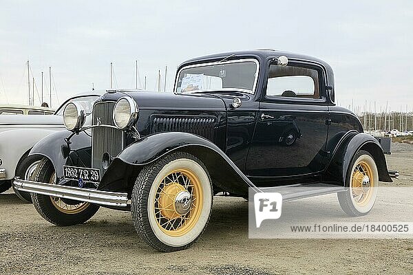 Ford V8 Modell 18 Coupe von 1932  Oldtimertreffen  Plougastel-Daoulas  Finistere  Bretagne  Frankreich  Europa
