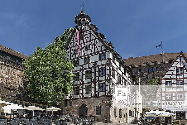 Das Pilatushaus  spätgotisches Wohnhaus  gebaut 1489  heute Erbpacht durch die Altstadfreunde Nürnberg  Obere Schmiedgasse 2  Nürnberg  Mittelfranken  Bayern  Deutschland  Europa