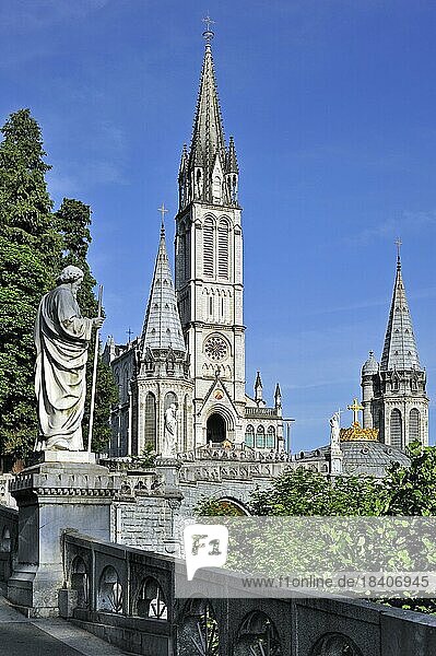 Die Rosenkranzbasilika Notre Dame du Rosaire de Lourdes in der Wallfahrtskirche Unserer Lieben Frau von Lourdes  Pyrenäen  Frankreich  Europa