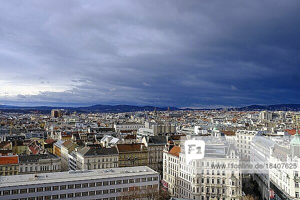 Maria Hilf Viertel  Regenwolken  dunkle Wolken über Wien  Aussicht vom Haus des Meeres  Wien  Österreich  Europa