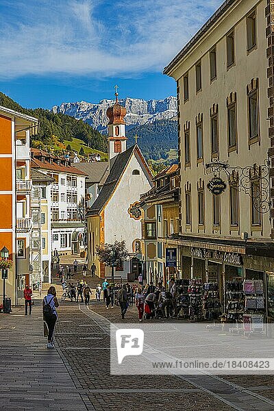 Pedestrian zone in the tourist town of Sankt Ulrich  Antonius Chapel in the back  Val Gardena  Dolomites  South Tyrol  Italy  Europe