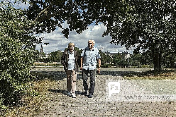 Retired couple during a walk along the Elbe  Elbe meadows  pensioners  retirement  retirement  couple  Dresden  Saxony  Germany  Europe