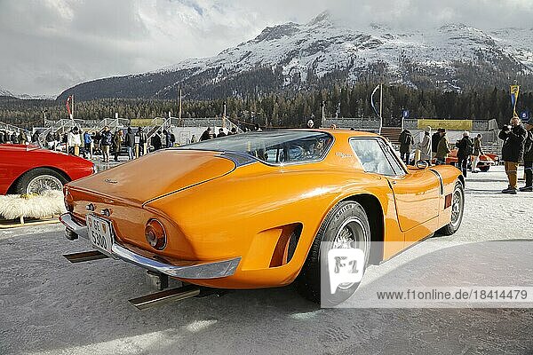 Bizzarrini 5300 GT Strada auf dem zugefrorenen See  Baujahr 1968  The ICE  St. Moritz  Engadin  Schweiz  Europa