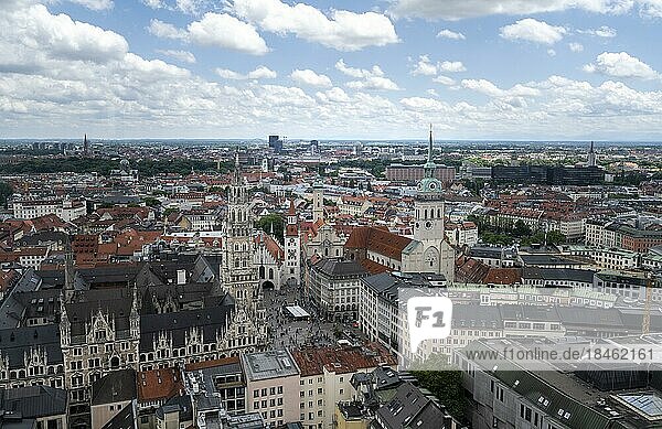 City view over Munich  Old Town with Old and New Town Hall  Old Peter and Marienplatz  City Centre  Munich  Bavaria  Germany  Europe