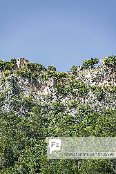 Burg Castell d Alaró auf einer Klippe  Puig dalaró?  Mallorca  Spanien  Europa