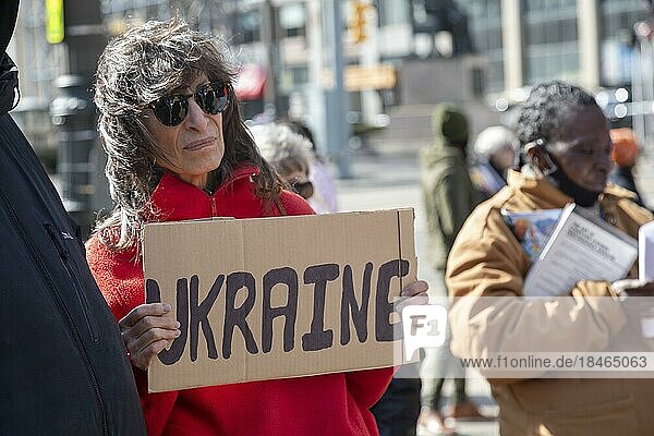 Detroit  Michigan USA  6. März 2022  Einwohner von Detroit demonstrieren für Frieden in der Ukraine