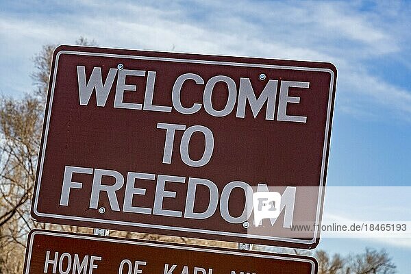 Freedom  Oklahoma  Ein Straßenschild an der Stadtgrenze von Freedom  einer Kleinstadt im Westen Oklahomas