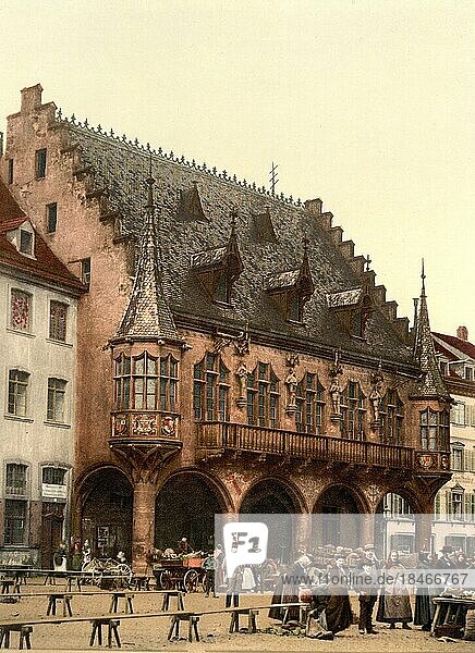 Rathaus und Markt in Freiburg  Baden-Württemberg  Deutschland  Historisch  digital restaurierte Reproduktion einer Photochromdruck aus den 1890er-Jahren  Europa