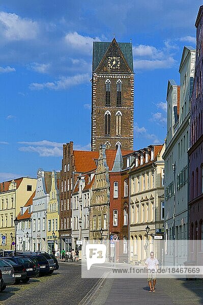 Wismar  Dahlmannstrasse  St. Georges Church in the background  Mecklenburg-Western Pomerania  Germany  Europe