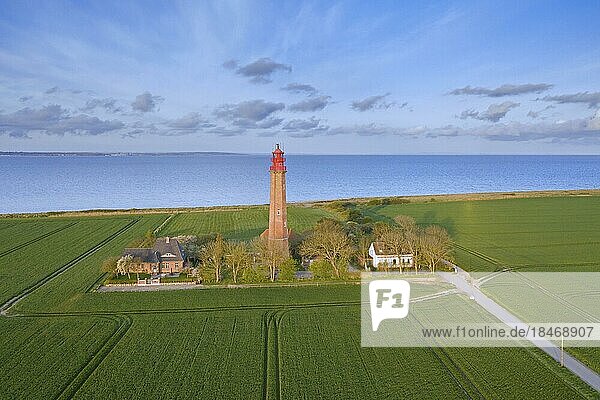 Luftbild über Flügge  Leuchtturm Flügge auf der Insel Fehmarn in der Ostsee  Ostholstein  Schleswig Holstein  Deutschland  Europa