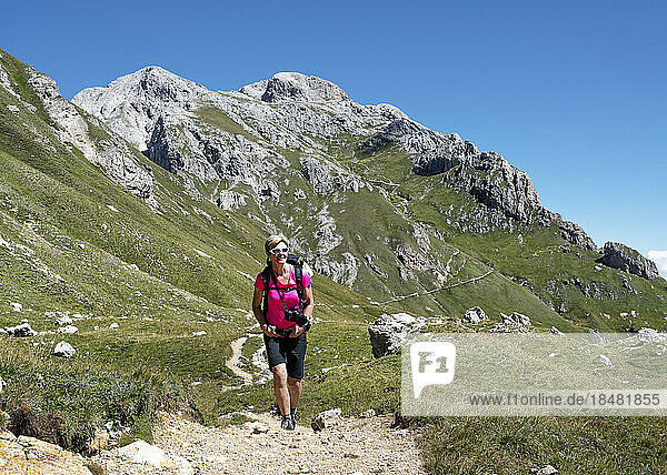 Senior women hiking at Forcella di Putia  Dolomites  italy