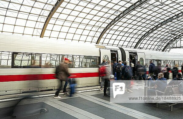 Berlin main station  travellers  motion blur  Berlin  Germany  Europe