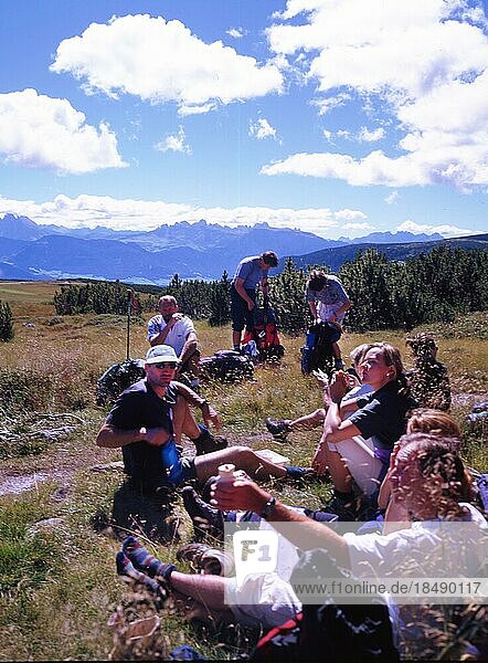AUT  Austria: The versatility of the Alpine mountains inspires not only residents from the flat countryside  here the mountains in the years 1965 to 1971. Mountain hikers taking a break