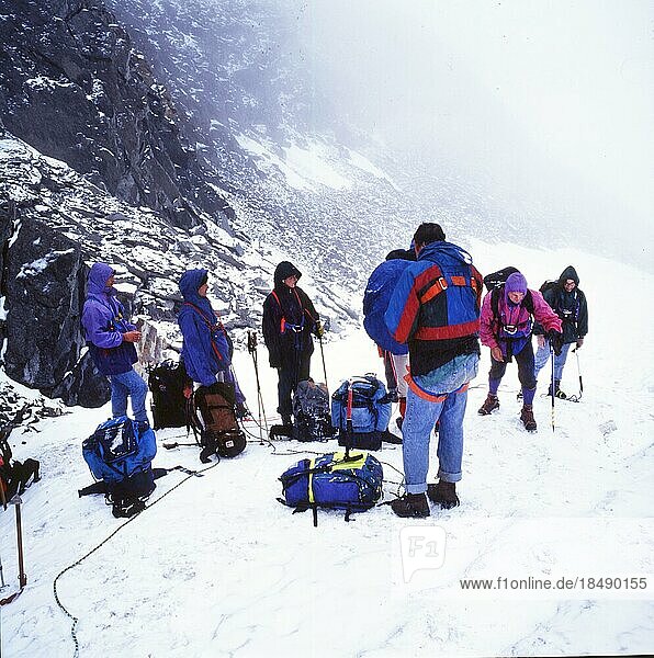 AUT  Austria: The versatility of the Alpine mountains inspires not only residents from the flat countryside  here the mountains in the years 1965 to 1971. Glacier tour  rope team in the fog at a mountain pass