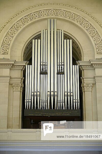 Orgel  Innenansicht der Basilika Unserer Lieben Frau vom Rosenkranz in Fatima in Zentralportugal  Fatima  Portugal  Europa
