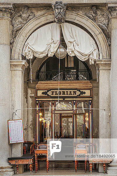 Das Café Florian  Markusplatz (Piazza San Marco)  Venedig  UNESCO-Weltkulturerbe  Venetien  Italien  Europa