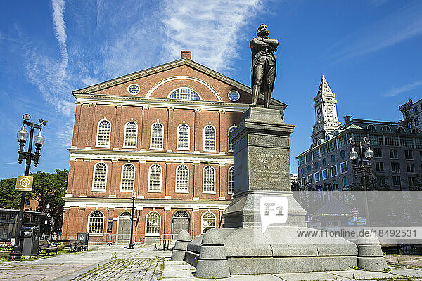 Boston Faneuil Hall mit Samuel Adams Statue  Boston  Massachusetts  Neuengland  Vereinigte Staaten von Amerika  Nordamerika